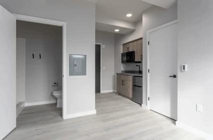 Stanza privata in 19th Avenue Northeast, immagine 26 di 34