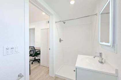 Private room at West 35th Street, image 25 of 32