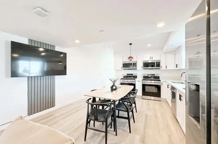 Private room at West 35th Street, image 30 of 32