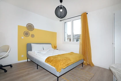 Zimmer mit Doppelbett zu vermieten Angers