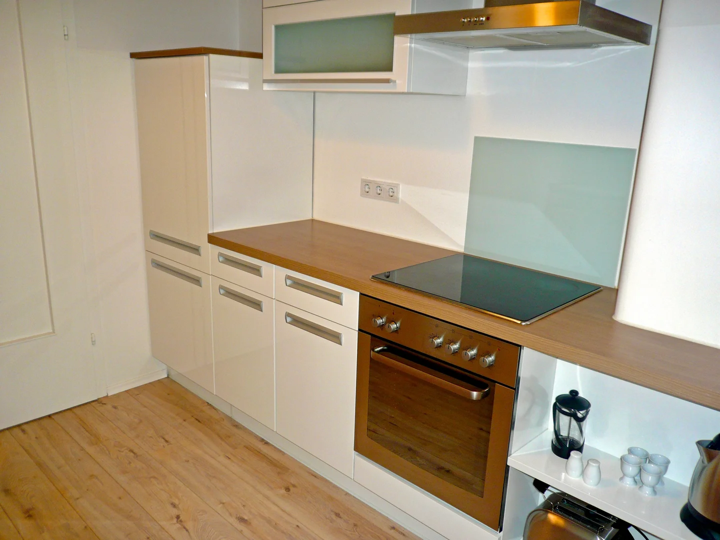 Comfortable and spacious student room in