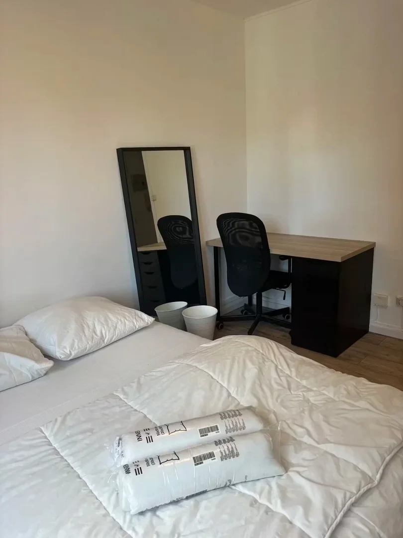 Economical student room with convenient location in 