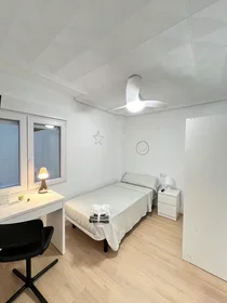 Private room at Carrer Manuel Vicente Pastor, Carrús est, image 1 of 7