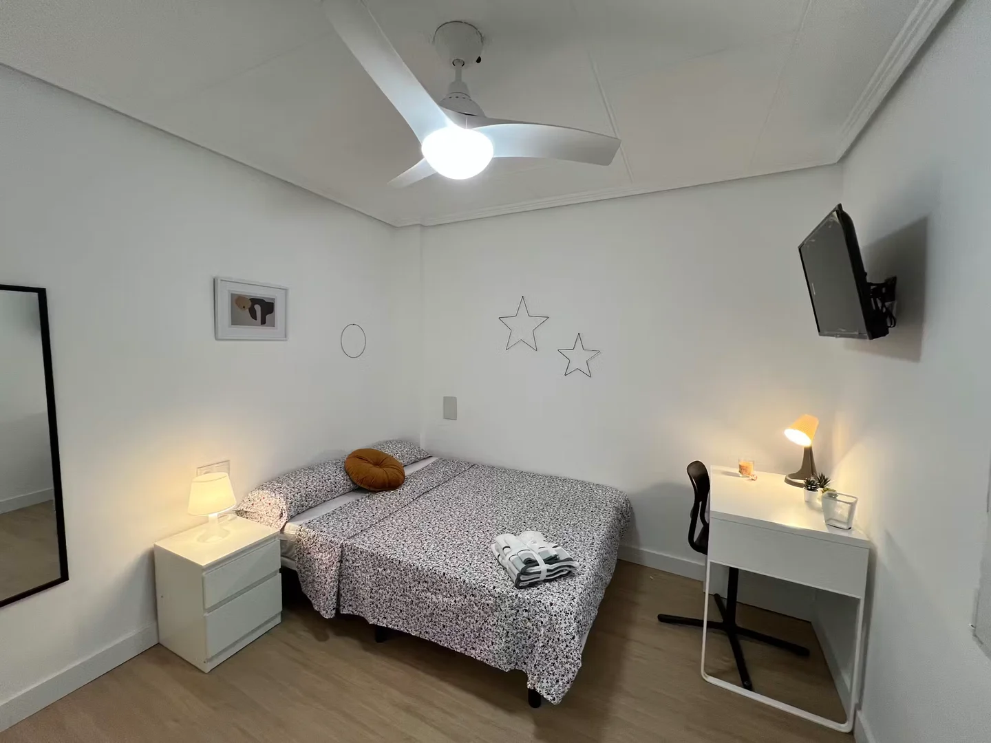 Comfortable and spacious student room in 
