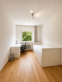 Private room at Keferstraße, Schwabing-Freimann, image 1 of 10