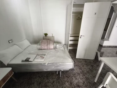 Privatzimmer in der Calle Fuensanta, Espinardo, bild 1 von 10
