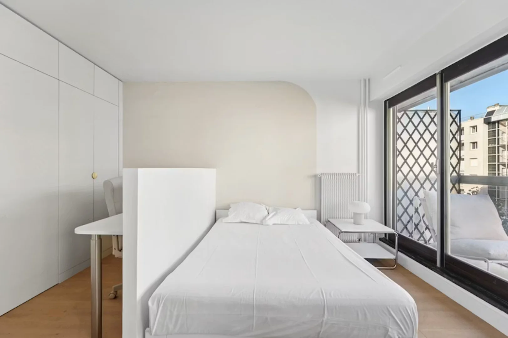 Rue de Paris, Parchamp–Albert Kahn