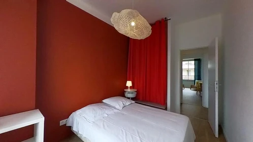 Chambre à louer avec lit double Toulon
