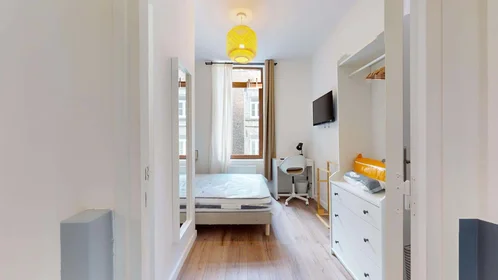 Private room at 38 Rue Gantois, 59000 Lille, France, image 2 of 25