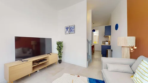 Private room at 38 Rue Gantois, 59000 Lille, France, image 12 of 25