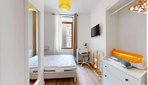 Private room at 38 Rue Gantois, 59000 Lille, France, image 3 of 25