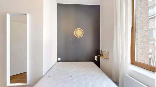 Private room at 38 Rue Gantois, 59000 Lille, France, image 6 of 25