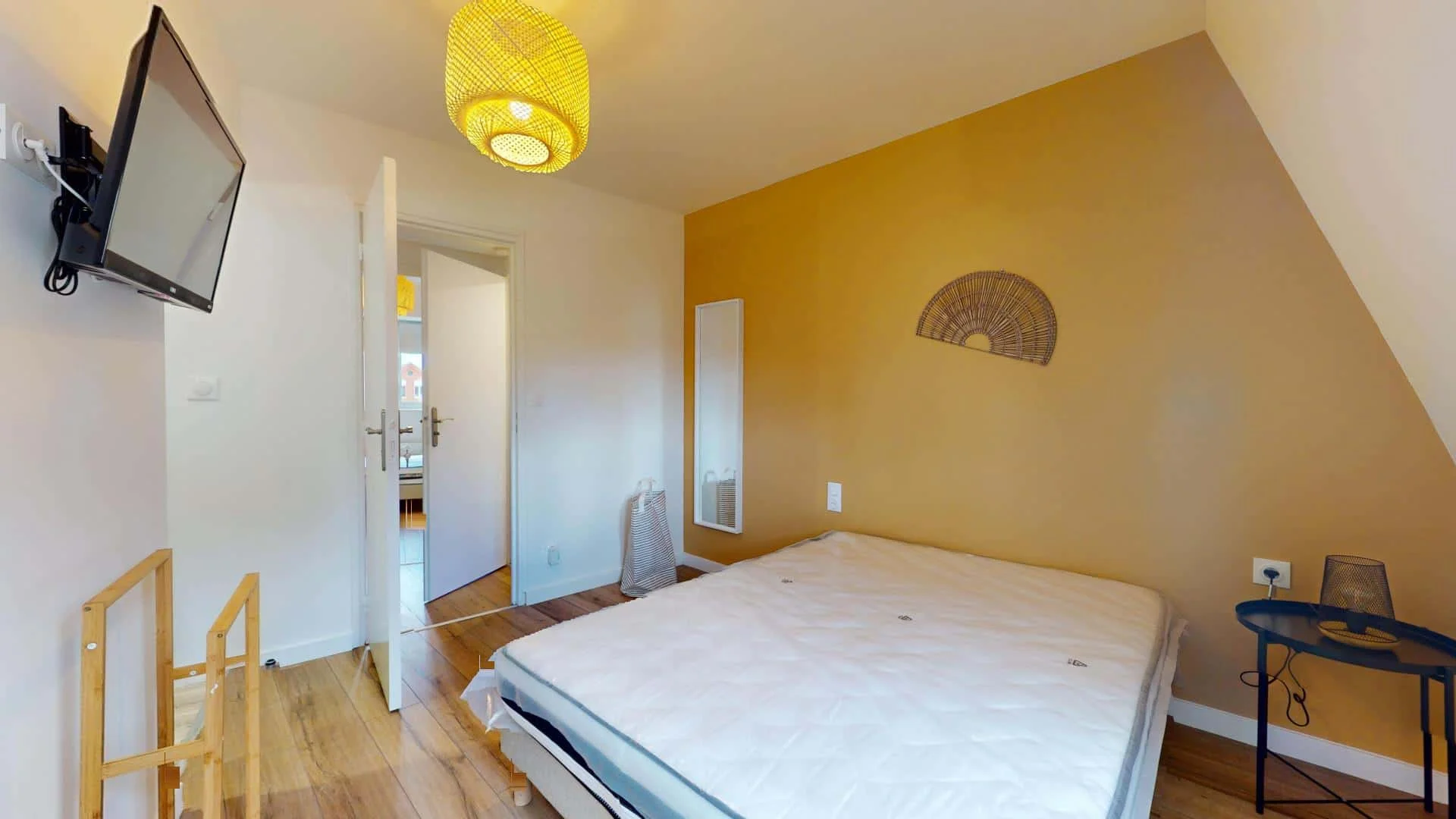 Cozy room for students available in 