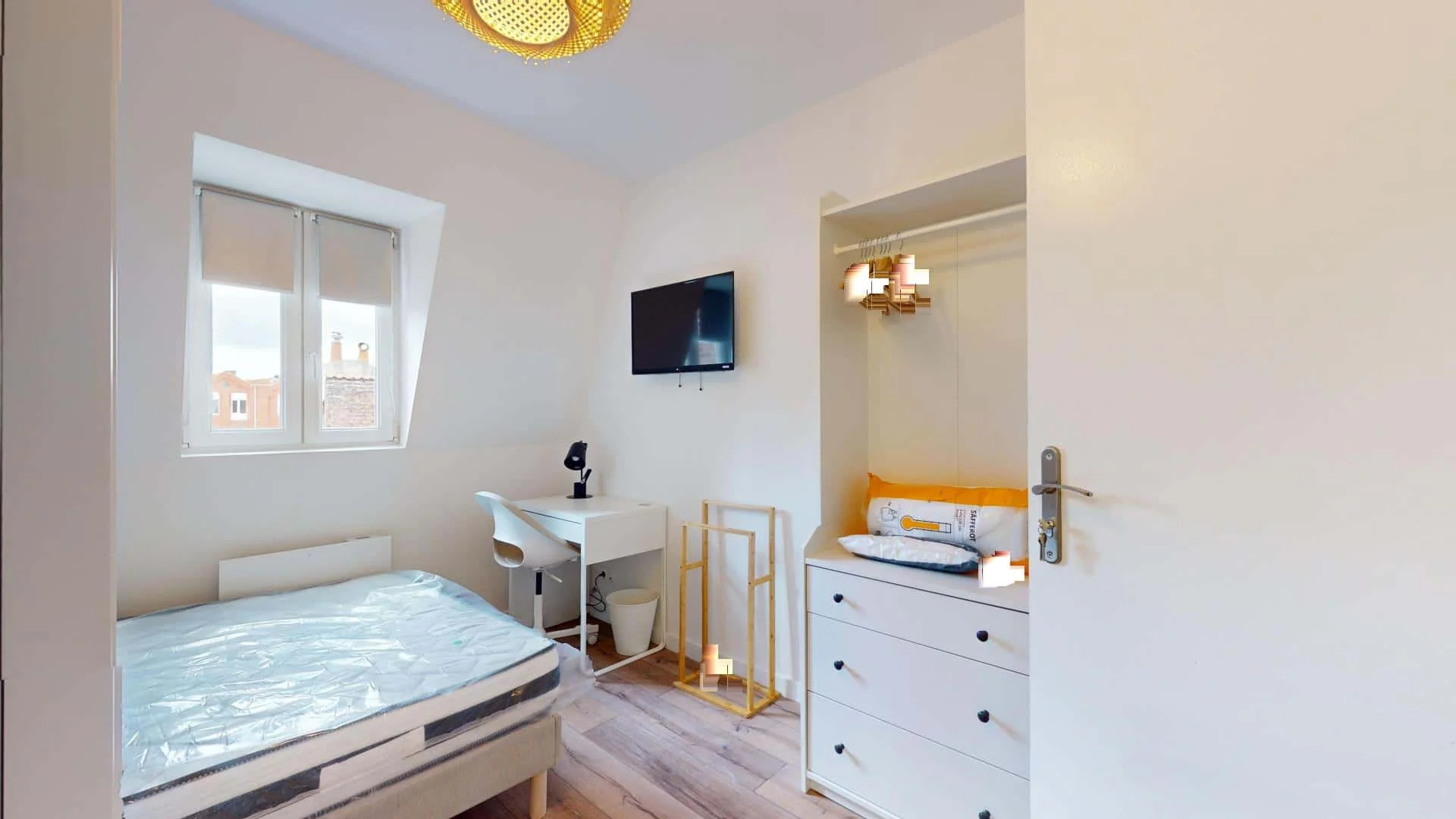 Comfortable and spacious student room in 