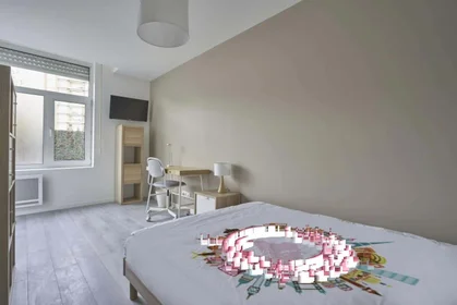 Chambre privée à 62 Rue du Marais de Lomme, 59160 Lille, France, image 1 de 10