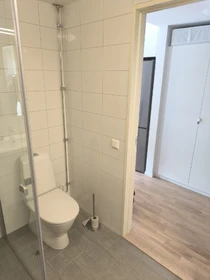Renting rooms by the month in Huddinge