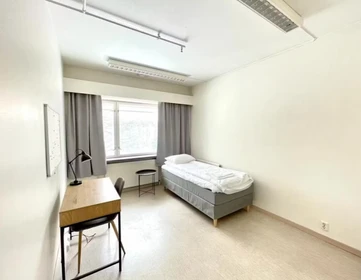 Zimmer mit Doppelbett zu vermieten Espoo