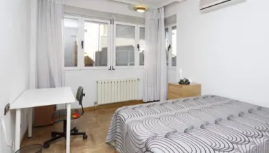 Quarto para alugar com cama de casal em Madrid