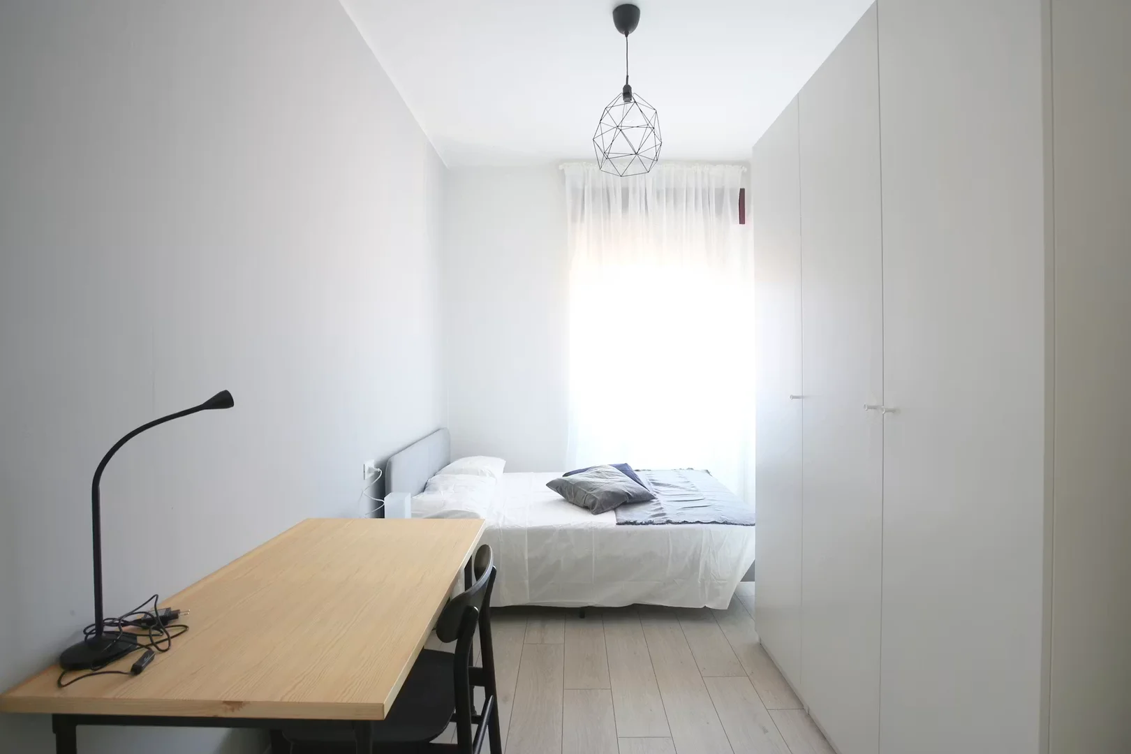 Funktionelles Studentenzimmer perfekt zum Studieren in 