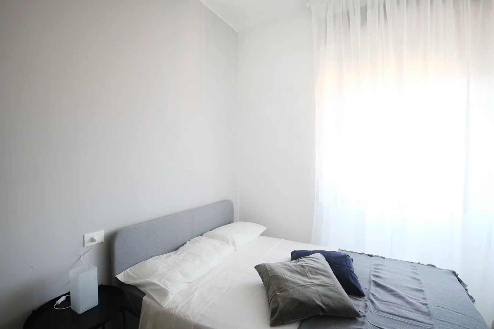 Studentenzimmer in  mit Arbeitsbereich und Gemeinschaftseinrichtungen