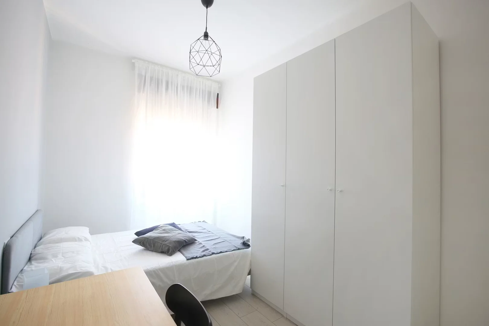 Funktionelles Studentenzimmer perfekt zum Studieren in 