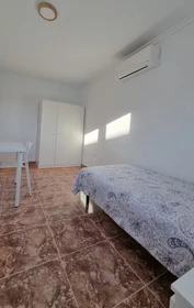 Chambre à louer dans un appartement en colocation à Carthagène