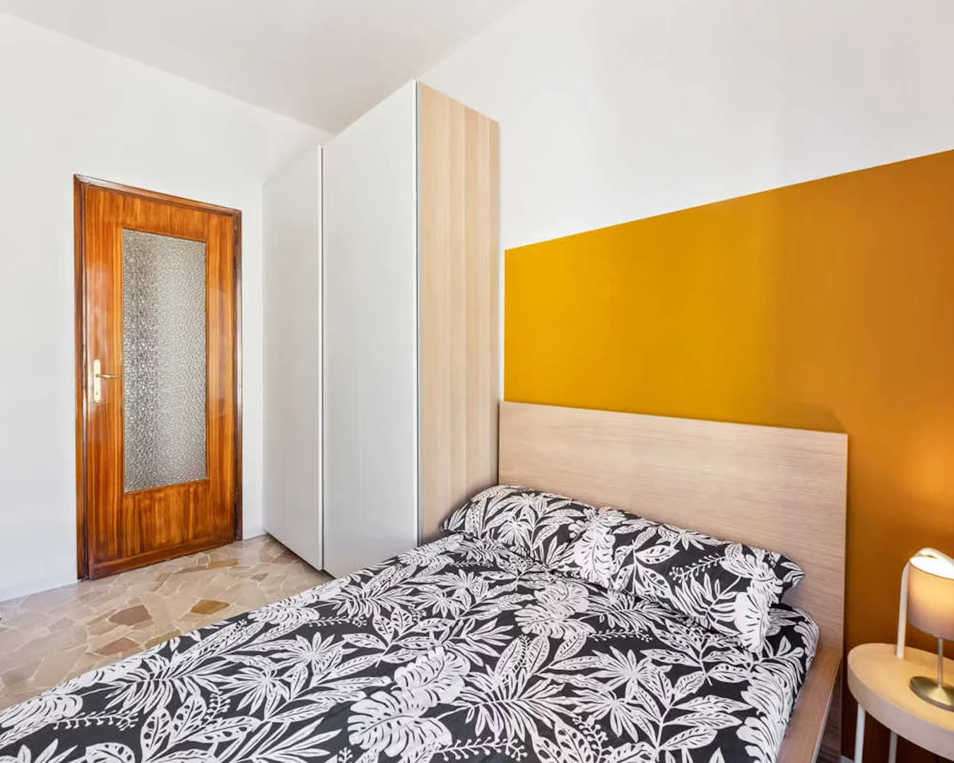 Affordable room for students with ample lighting in 