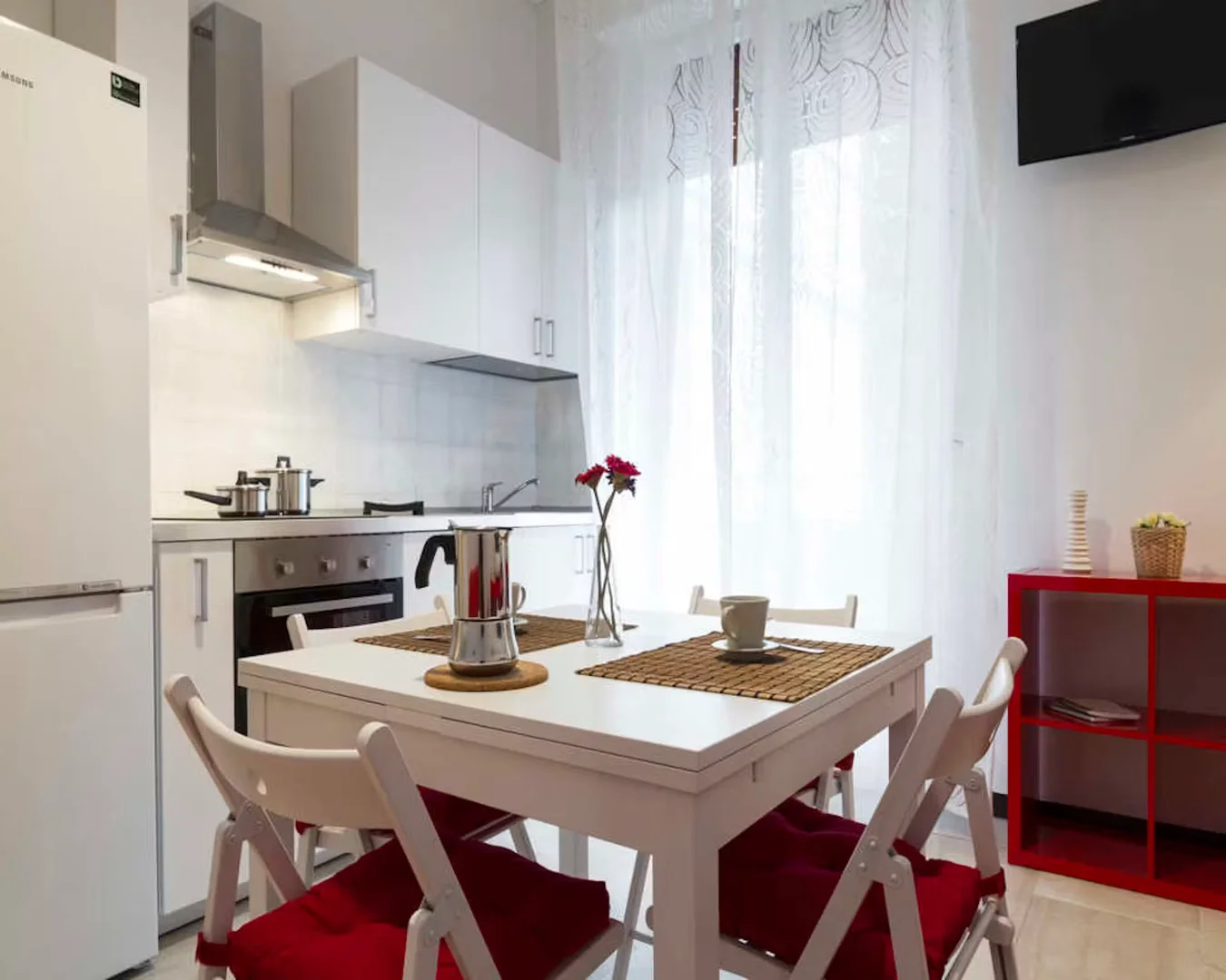Quarto de estudante económico com localização conveniente em 
