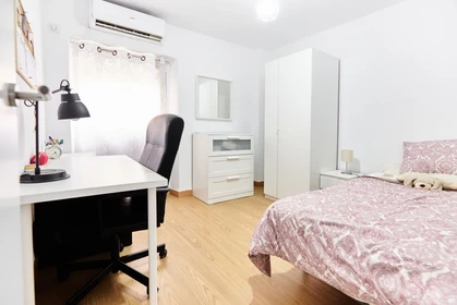 Room for rent with double bed Sevilla
