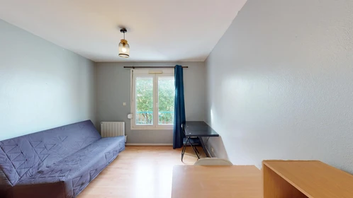 Private room at 8 Rue Des Quatres Cyprès, image 15 of 24
