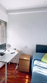 Madrid de ortak bir dairede kiralık oda