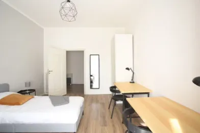 Habitación compartida con escritorio en Módena