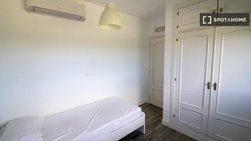 Stanza privata in C. Burgos, immagine 7 di 19