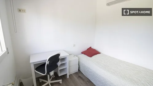Stanza privata in C. Burgos, immagine 10 di 19
