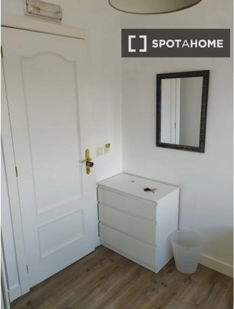 Quarto de estudante económico com localização conveniente em 