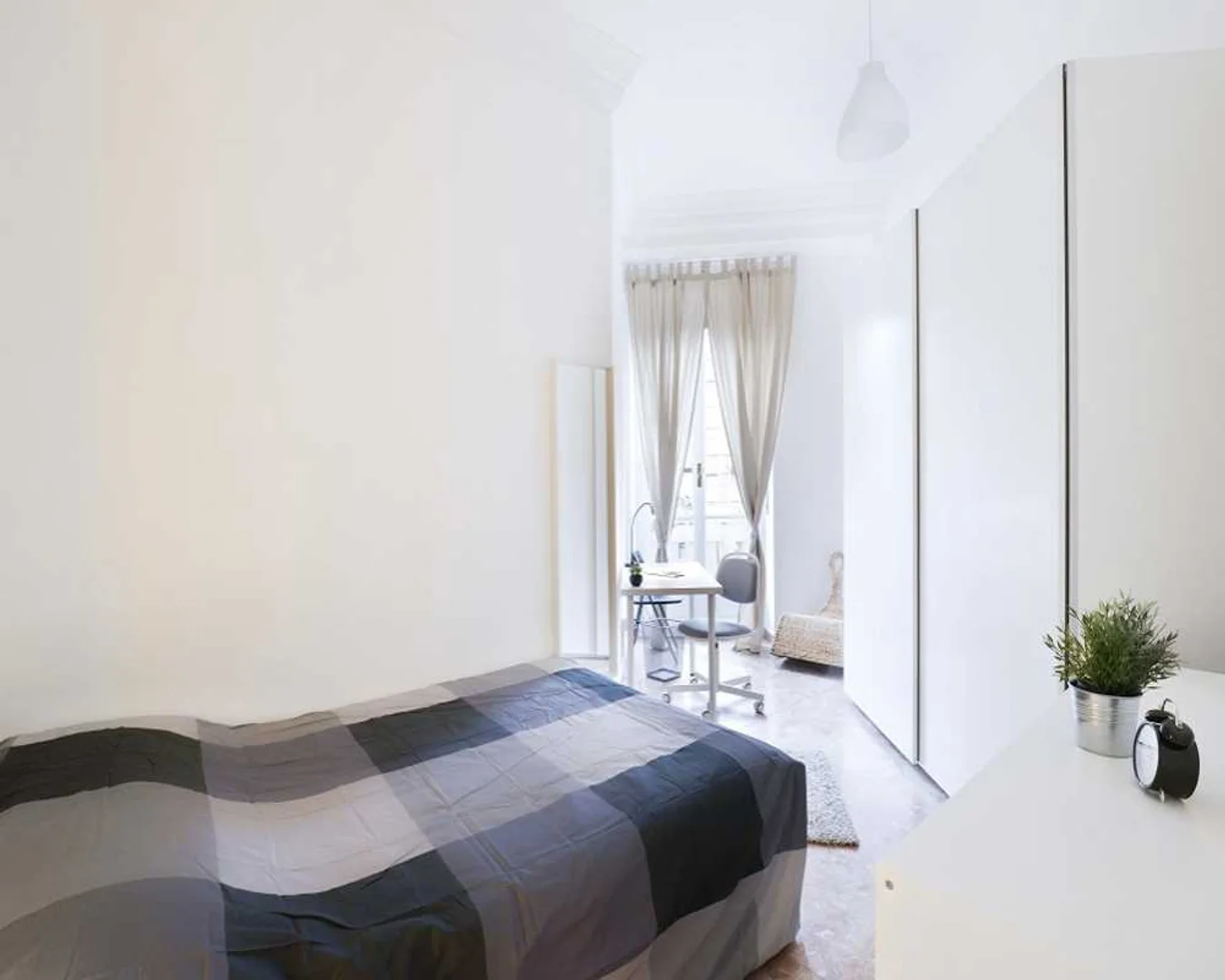 Habitación para estudiantes en  con área de estudio y facilidades compartidas