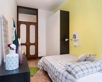 Pokój do wynajęcia we wspólnym mieszkaniu w Bolonia