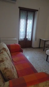 Quarto para alugar com cama de casal em Roma