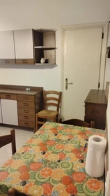 Cheap private room in Rome
