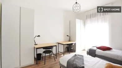 Alquiler de habitación en piso compartido en Módena