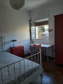 Cheap private room in Coimbra