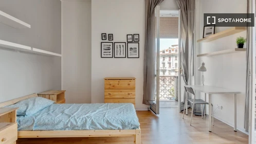 Quarto para alugar com cama de casal em Milão