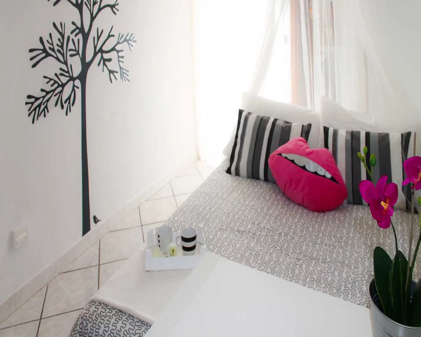 Habitación estudiantil amplia y cómoda en 