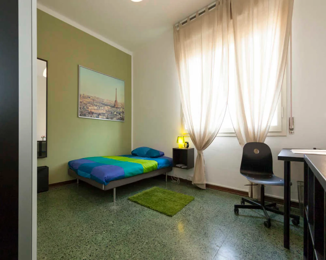 Helles und luftiges Studentenzimmer mit einfachem Zugang zur Universität in