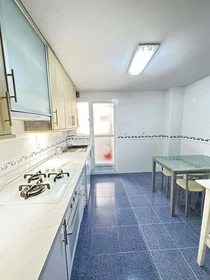 Habitación privada barata en Almería