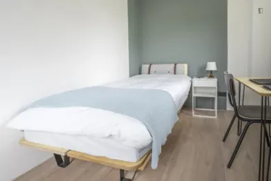 Zimmer mit Doppelbett zu vermieten den-haag
