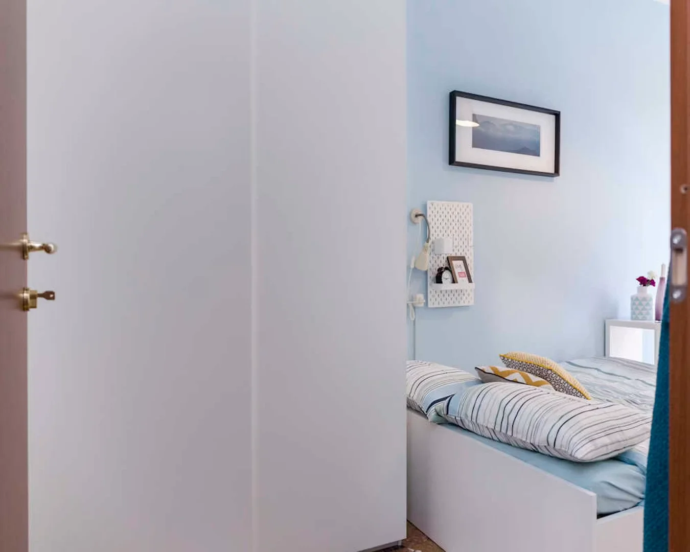 Chambre confortable pour étudiants disponible dans 