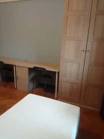 Habitación compartida en apartamento de 3 dormitorios Milán