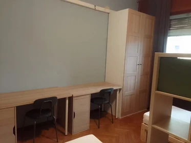 Habitación compartida con escritorio en Milán