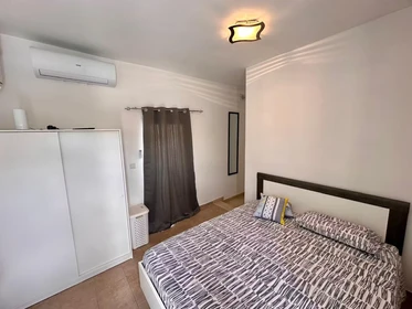 Zimmer mit Doppelbett zu vermieten La-vallette